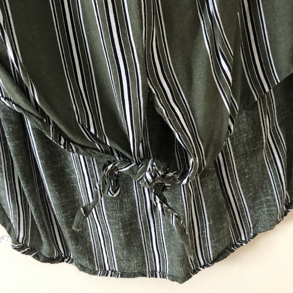 Off the shoulder long sleeve low/high blouse - Picture 3 of 4